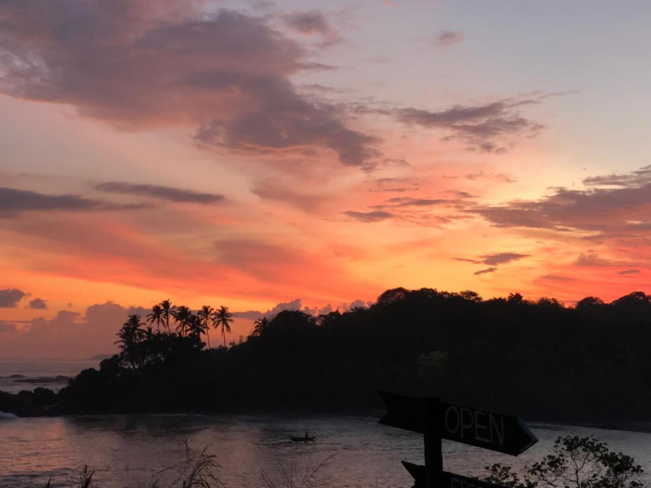 Amour Surf Tangalle Buitenkant foto